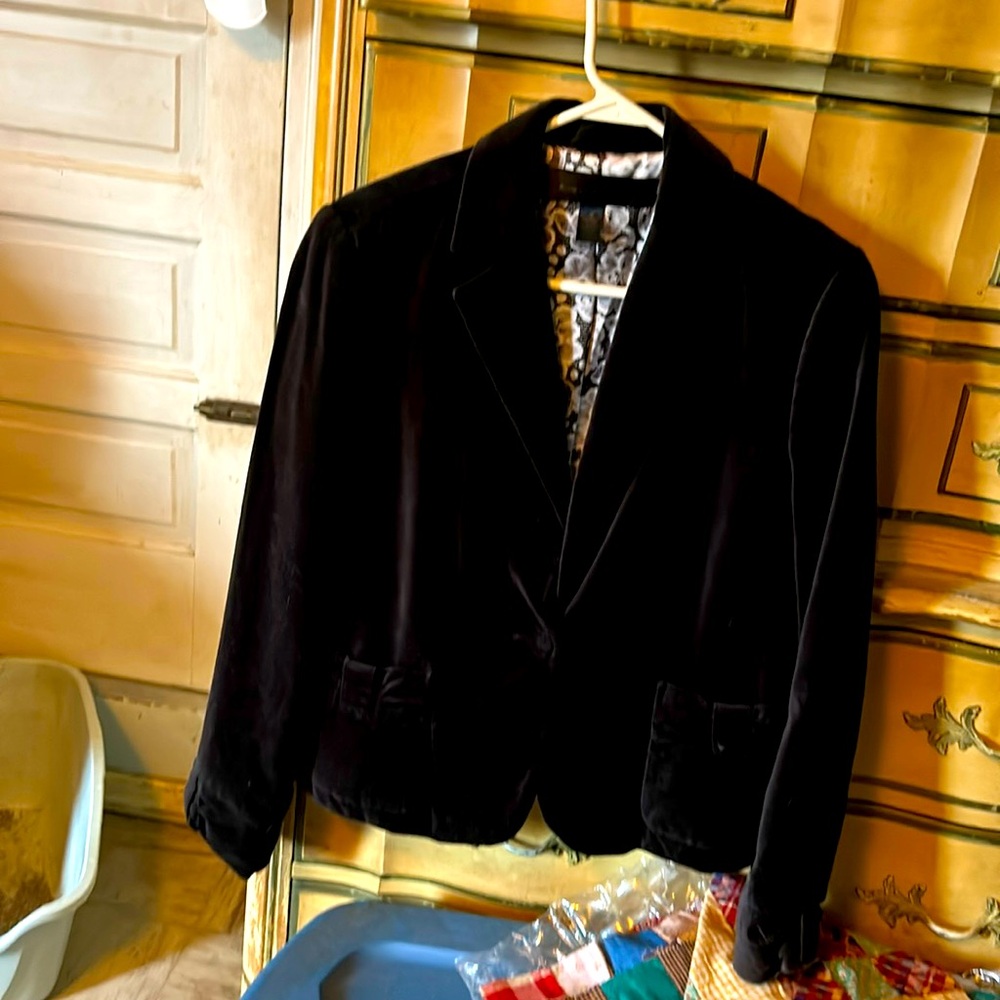 Apostrophe black velvet jacket size 12. 22 inches long